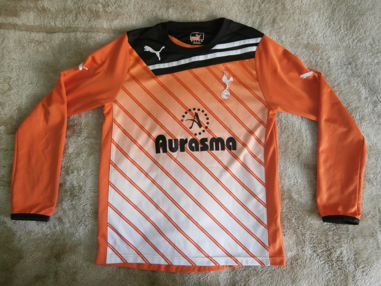 Tottenham Hotspur 2011-12 GK Third Kit