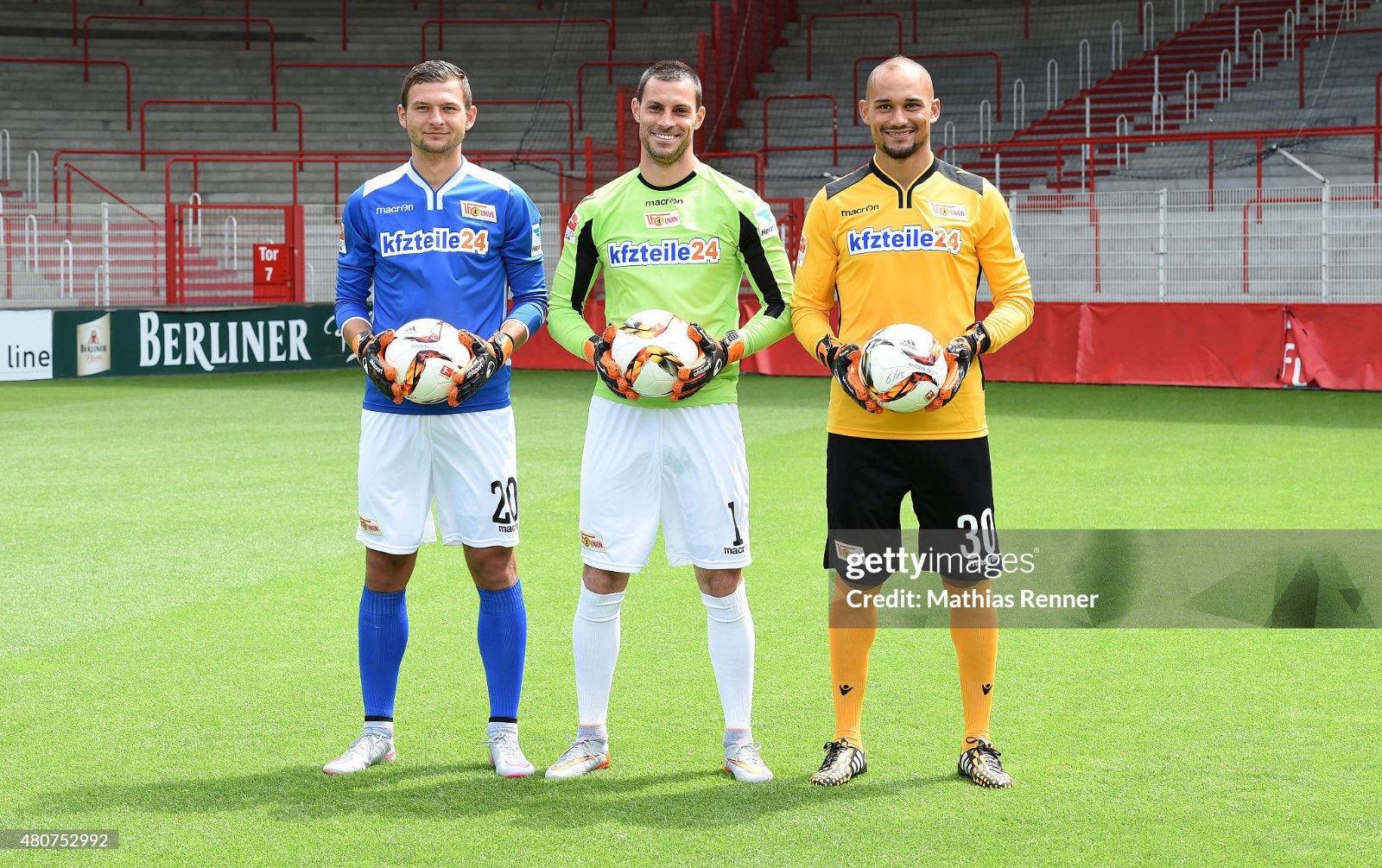 Union Berlin 2015-16 GK 3 Kit