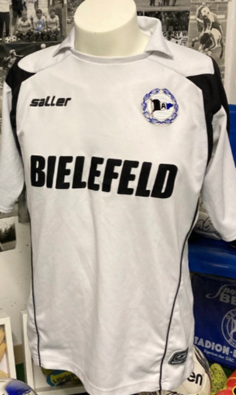 Arminia Bielefeld 2011-12 Away V2 Kit