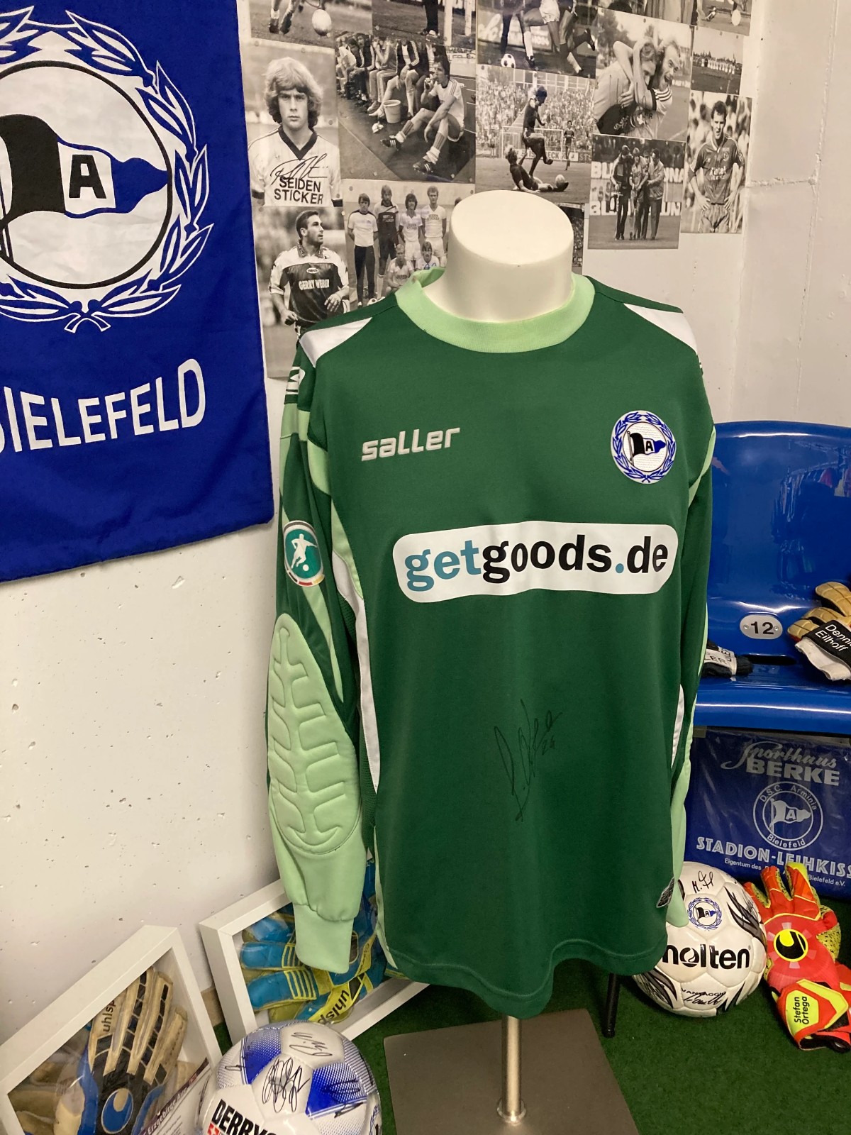 Arminia Bielefeld 2011-12 GK 1 Kit