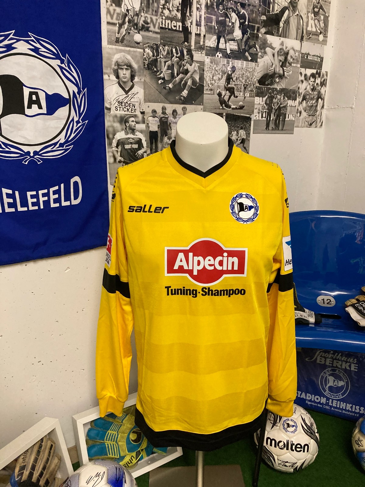 Arminia Bielefeld 2013-14 Fourth V2 Kit