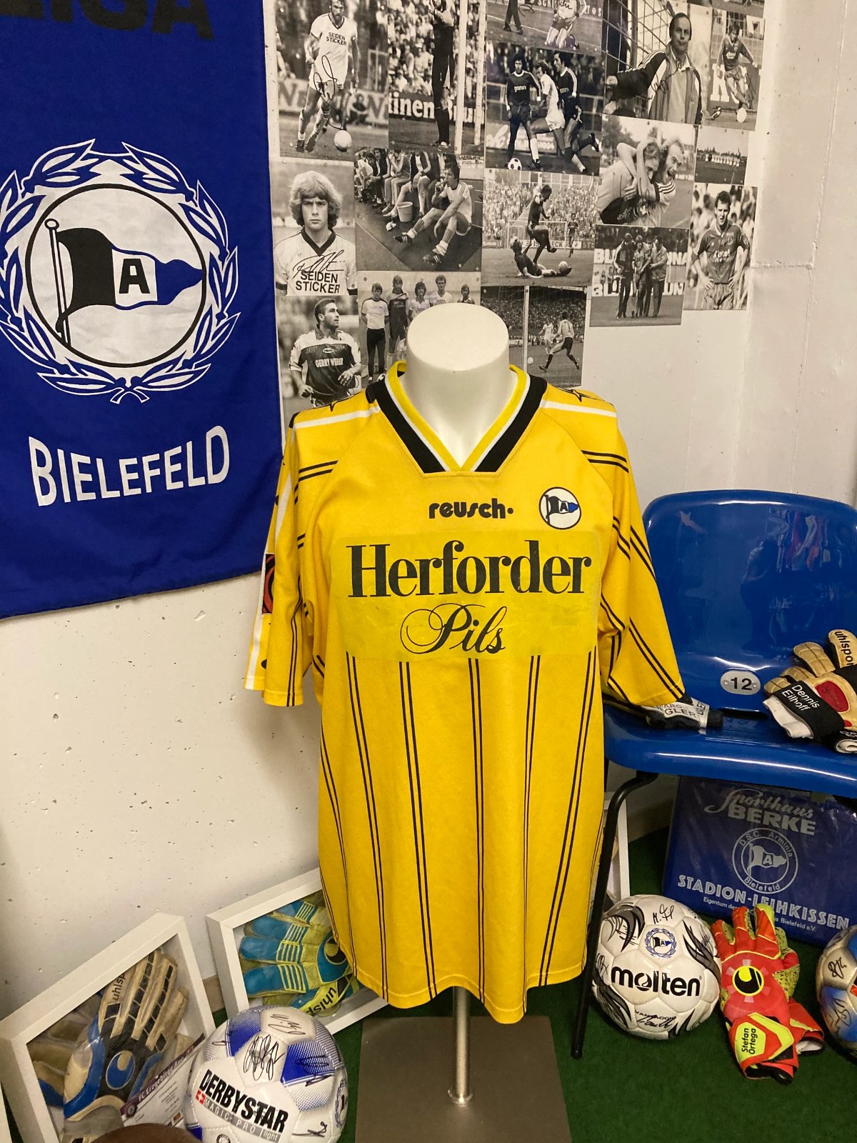 Arminia Bielefeld 1998-99 Away Kit