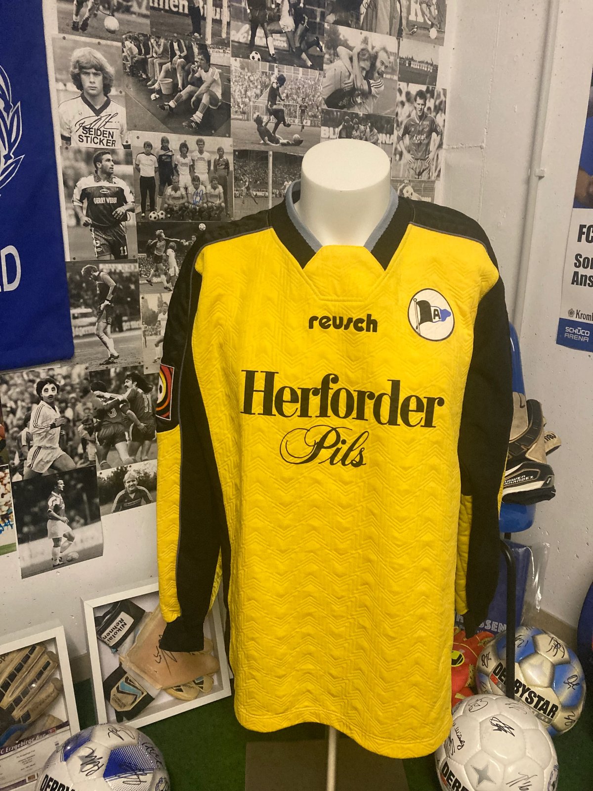 Arminia Bielefeld 1998-99 GK 1 Kit