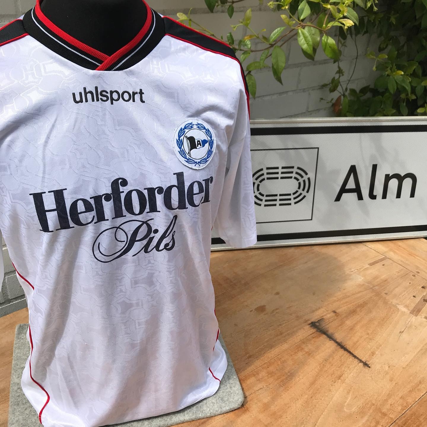 Arminia Bielefeld 2000-01 Third Kit