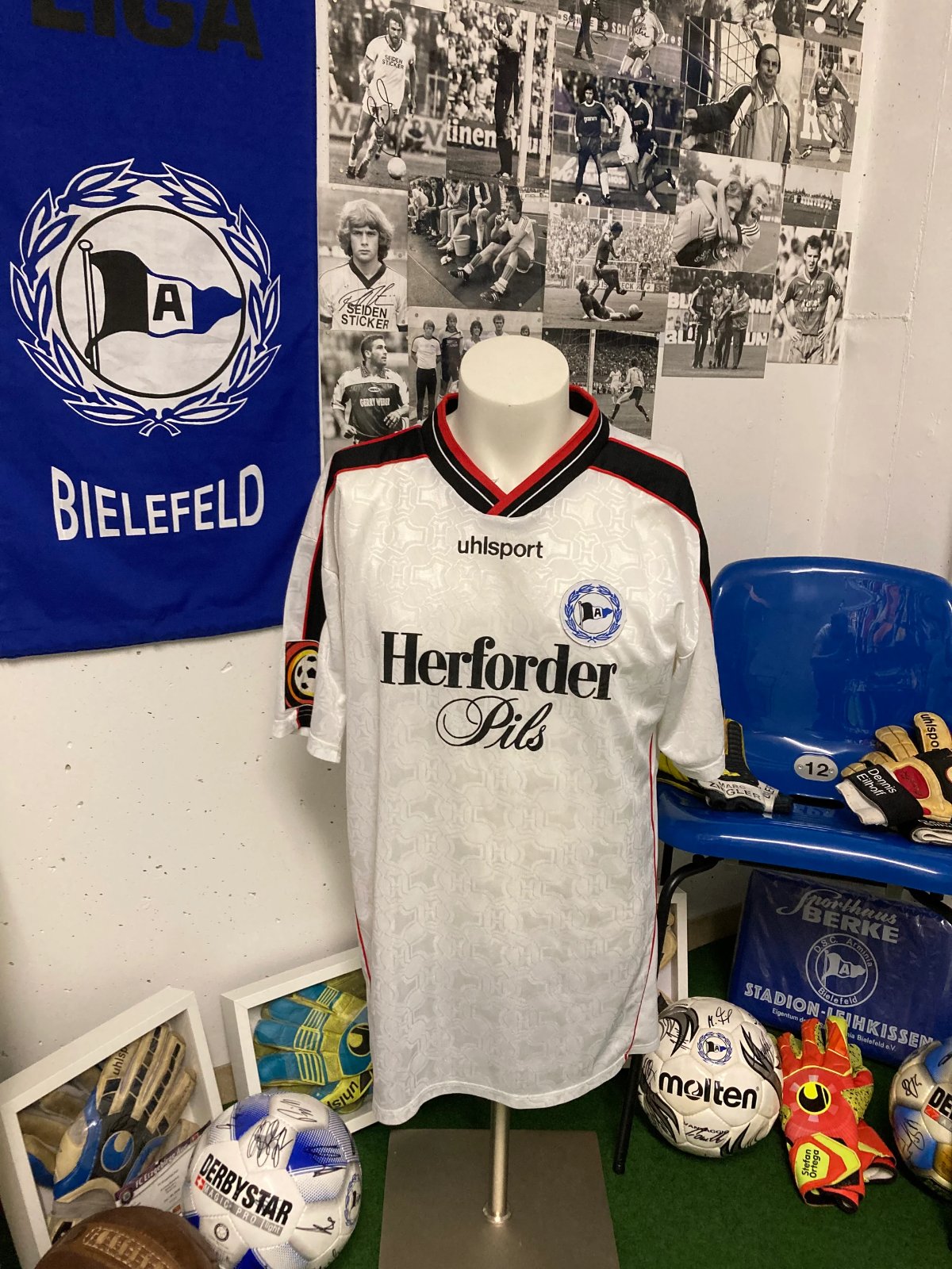 Arminia Bielefeld 2000-01 Third Kit