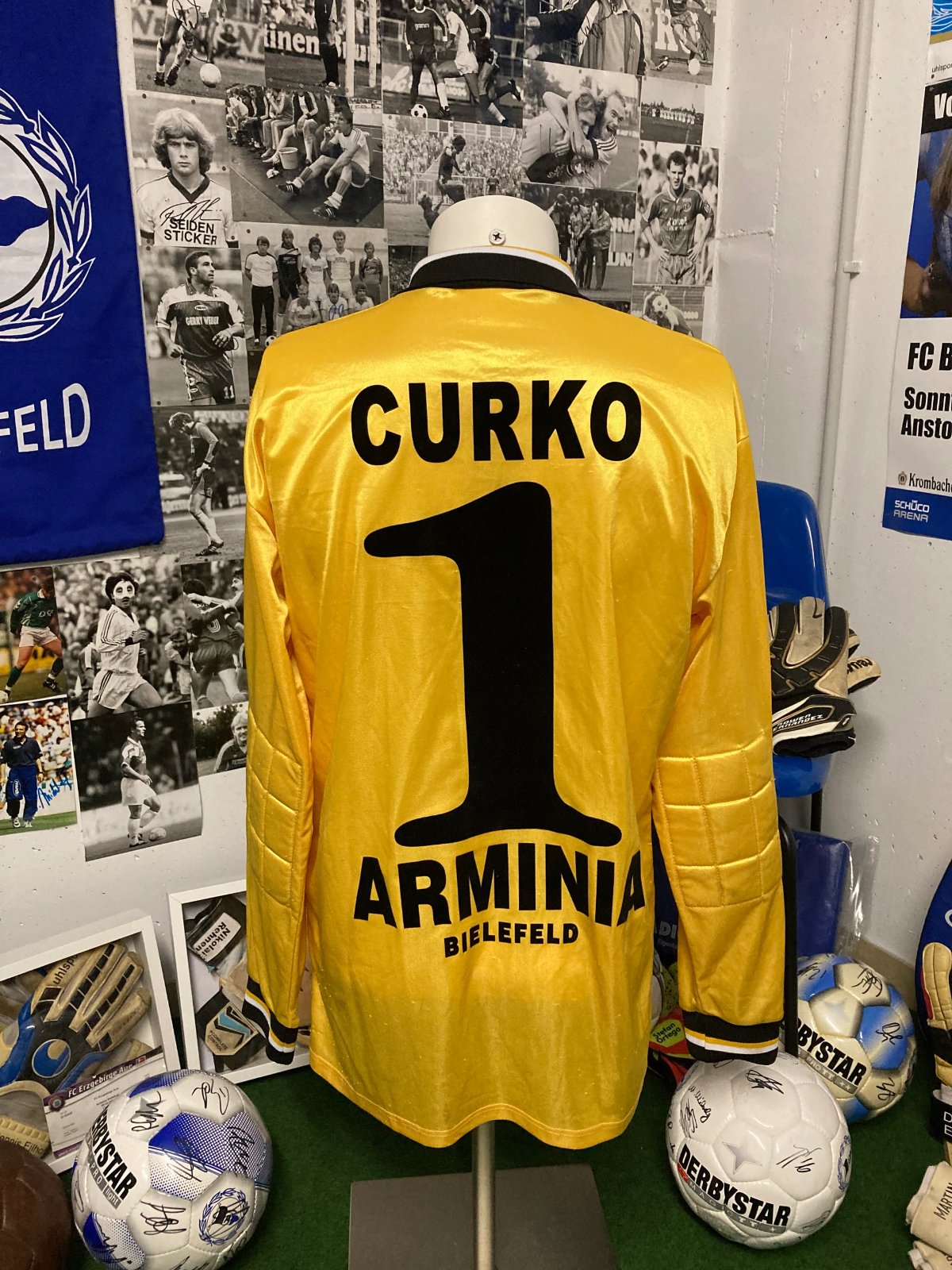 Arminia Bielefeld 2000-01 GK 1 Kit