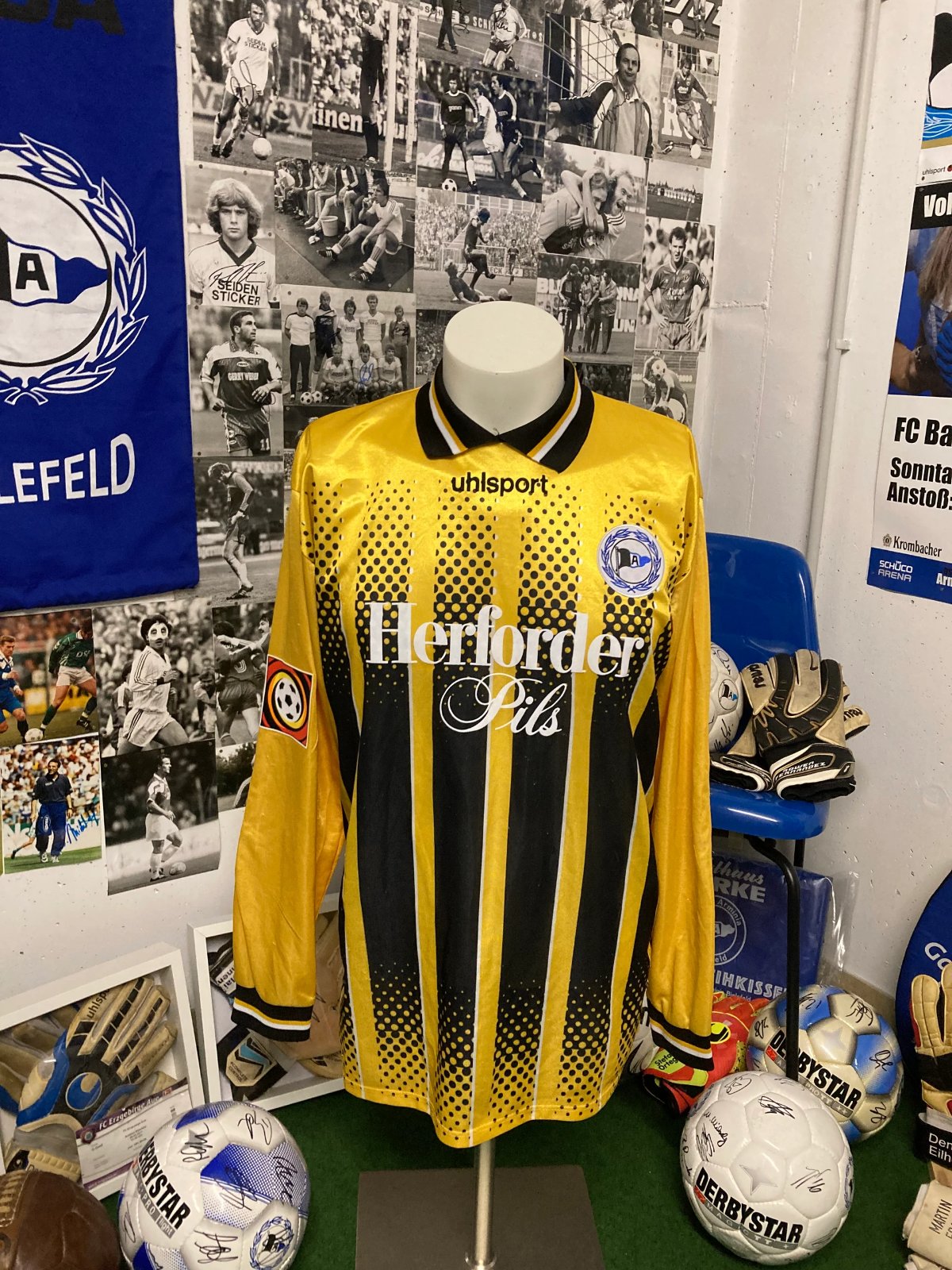 Arminia Bielefeld 2000-01 GK 1 Kit
