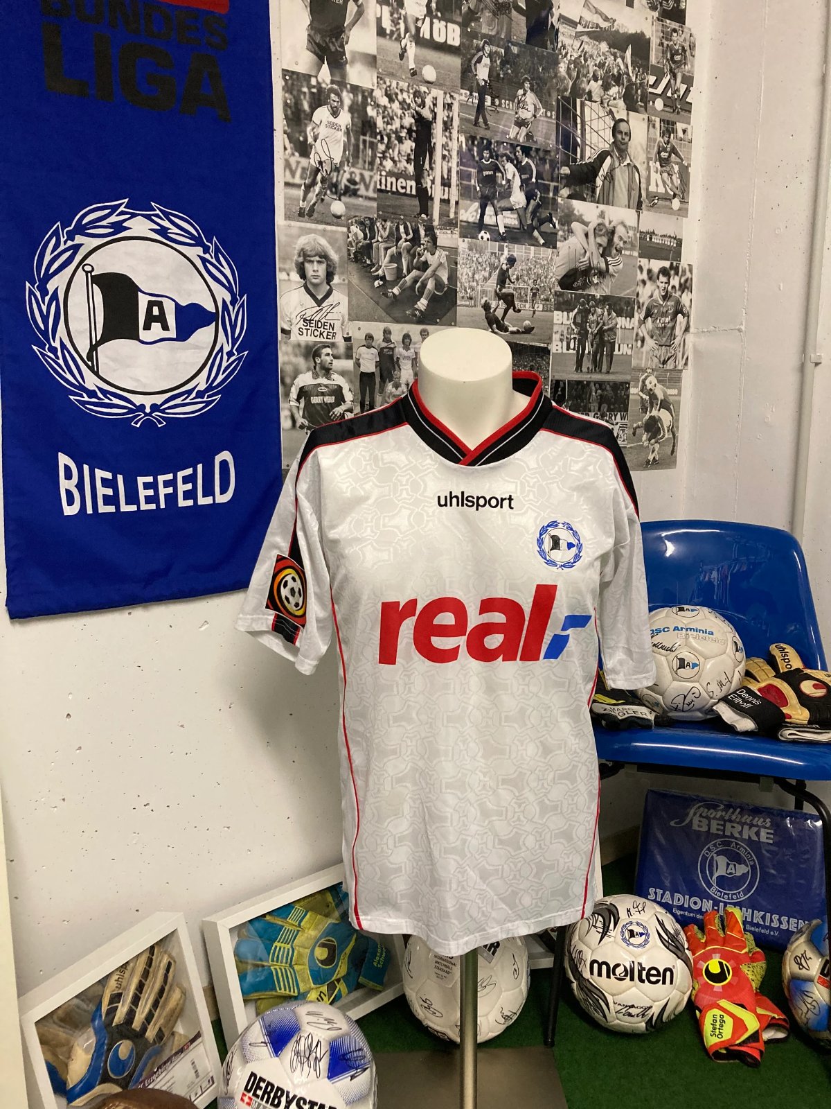 Arminia Bielefeld 2001-02 Away Kit