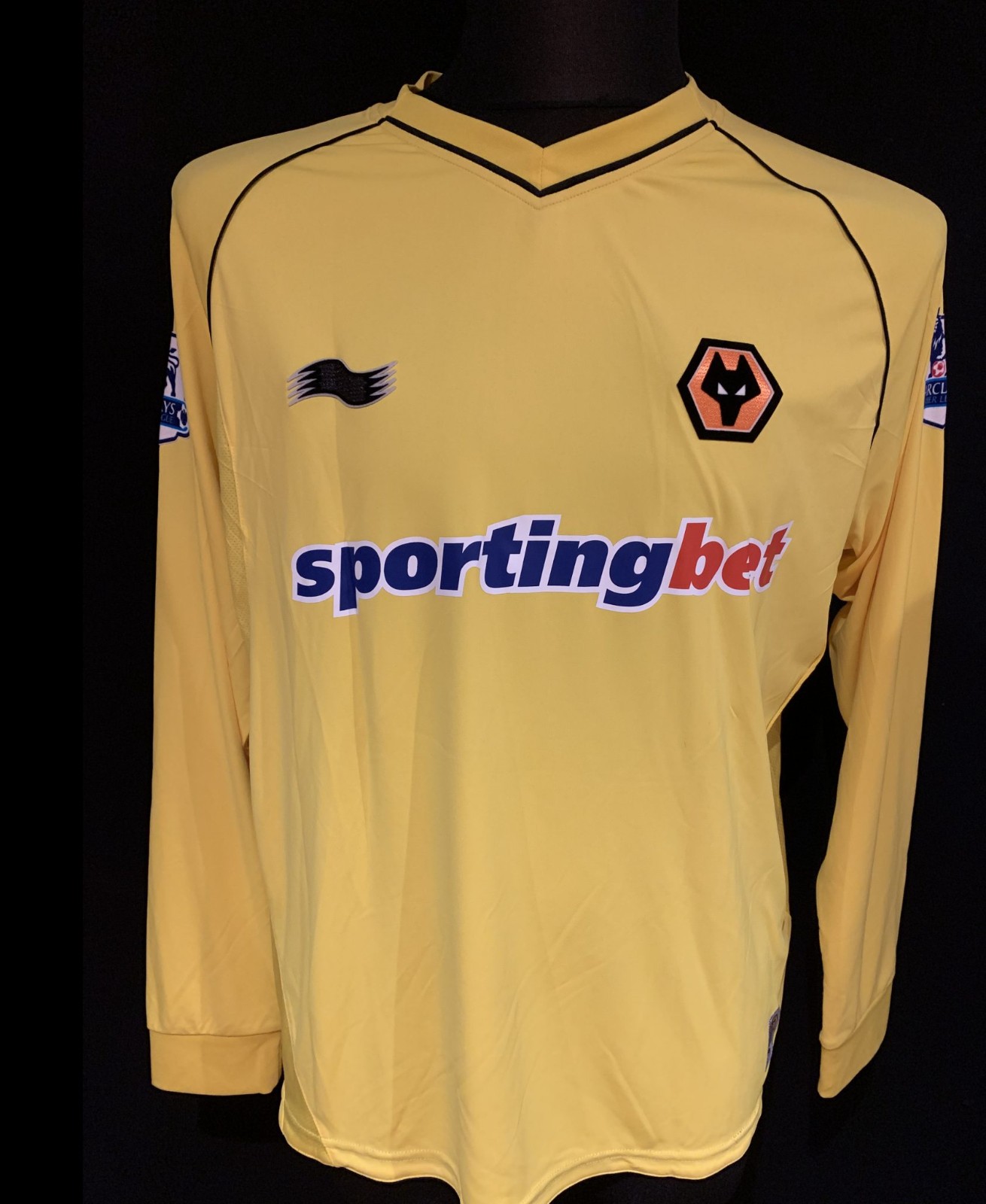 Wolverhampton Wanderers 2011-12 GK 1 Kit