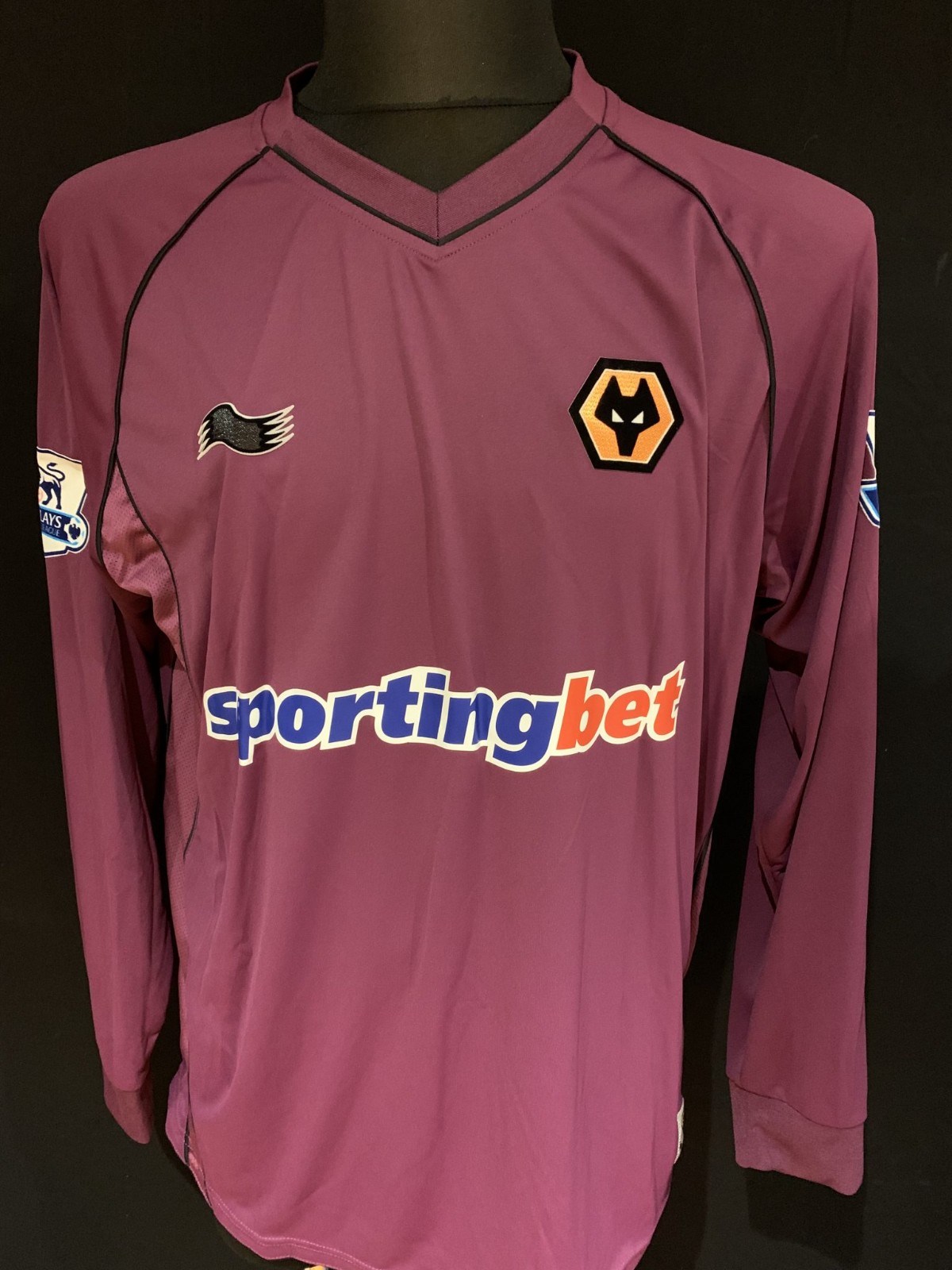 Wolverhampton Wanderers 2011-12 GK 2 Kit