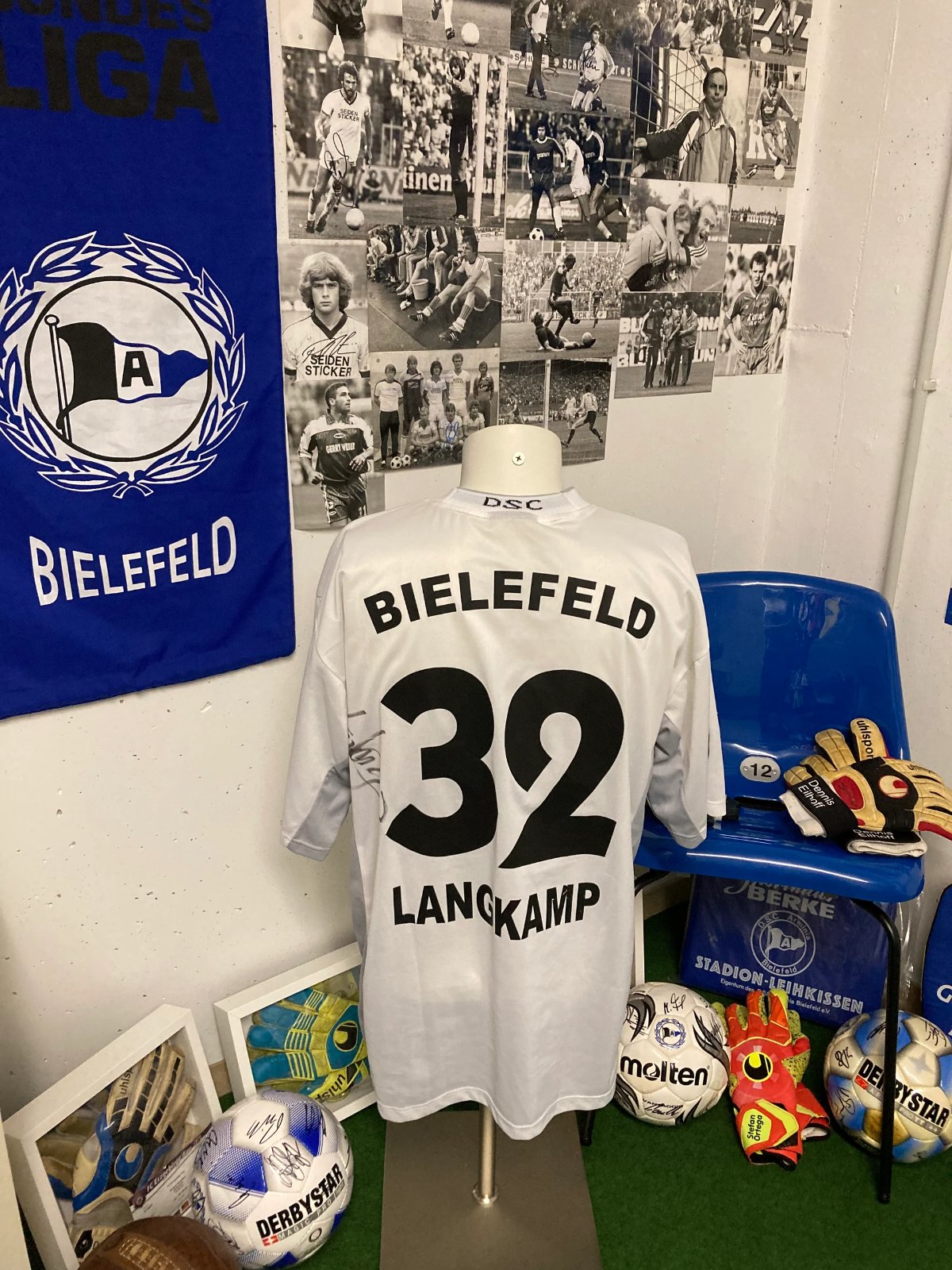 Arminia Bielefeld 2004-05 Away Kit