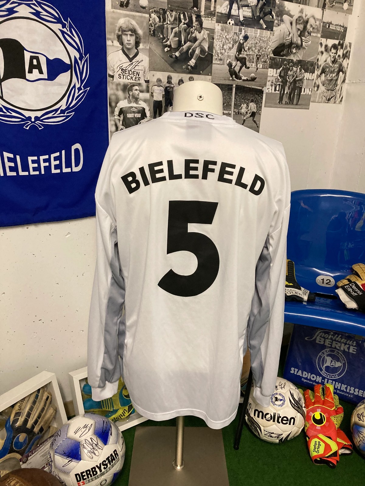 Arminia Bielefeld 2004-05 Away V2 Kit