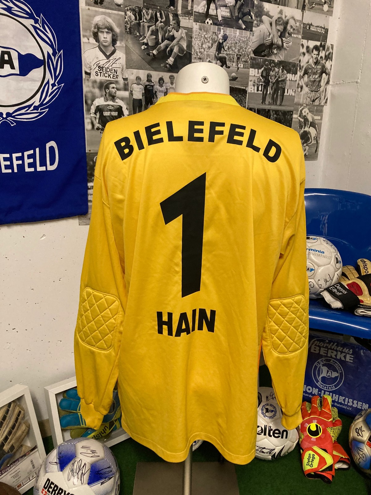 Arminia Bielefeld 2004-05 GK 1 Kit