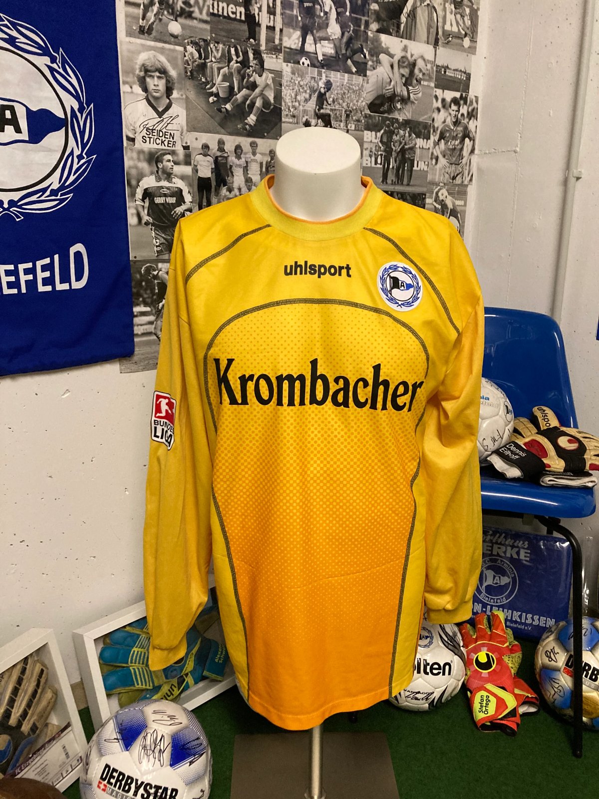 Arminia Bielefeld 2004-05 GK 1 Kit