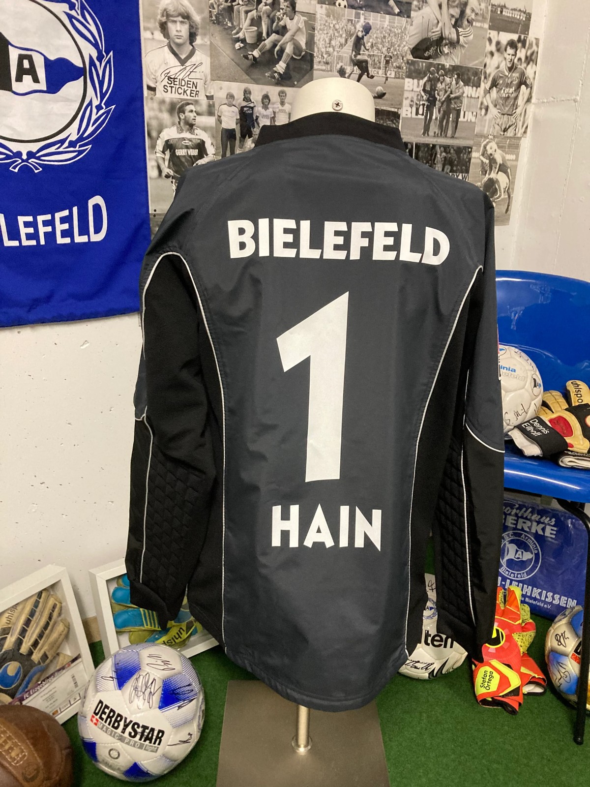 Arminia Bielefeld 2004-05 GK 5 Kit