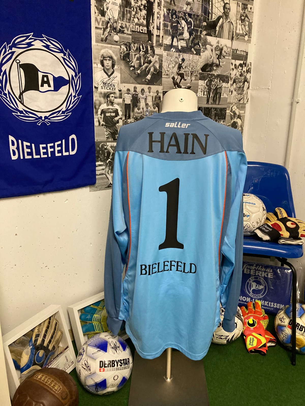 Arminia Bielefeld 2005-06 GK 1 Kit