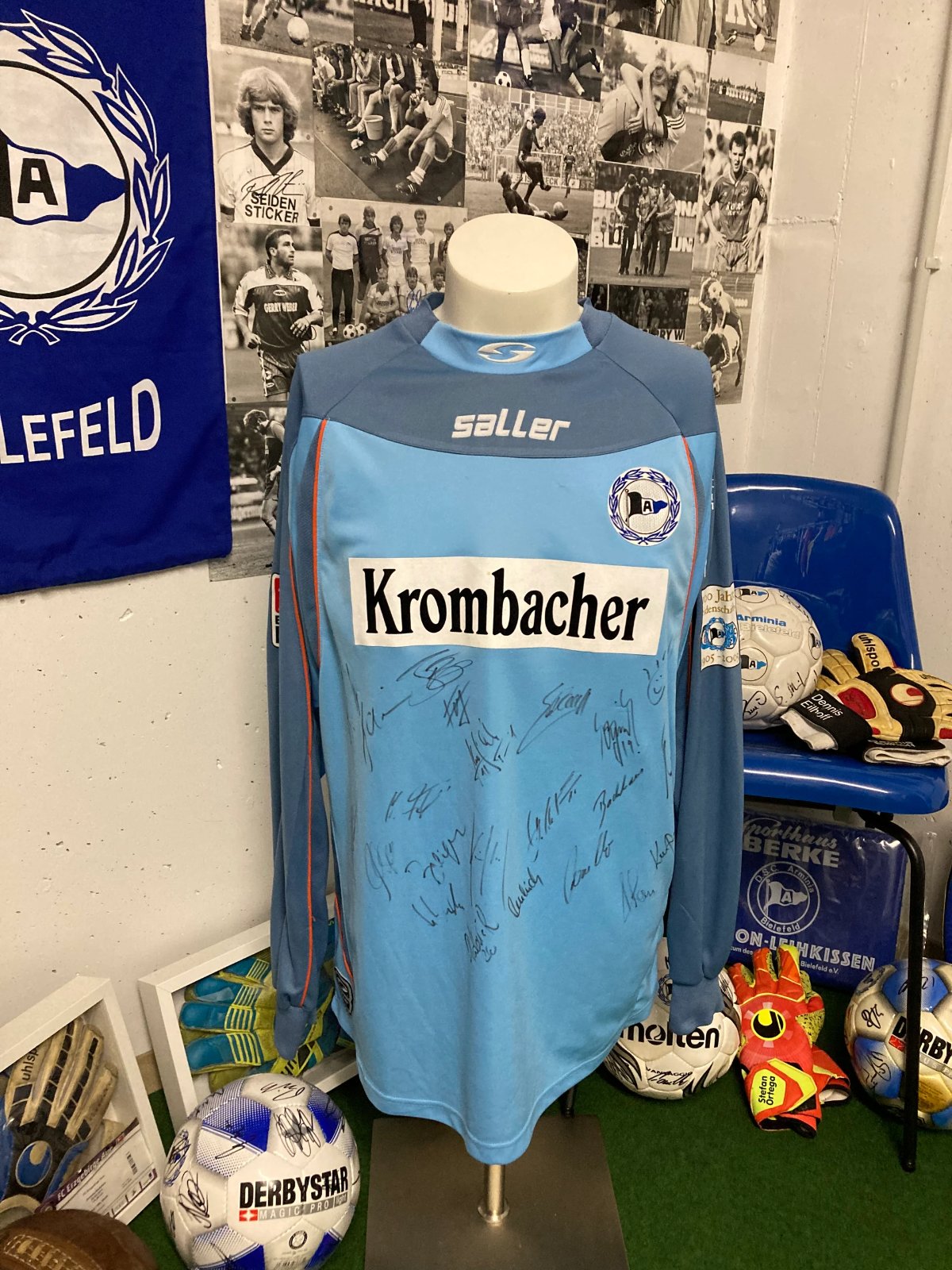 Arminia Bielefeld 2005-06 GK 1 Kit