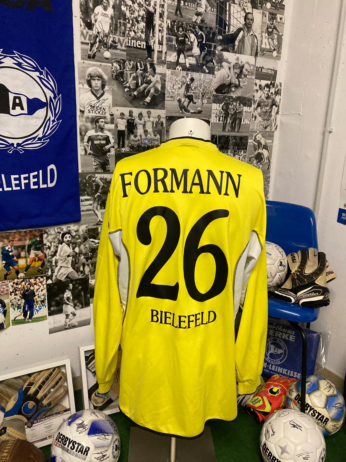 Arminia Bielefeld 2005-06 GK 2 Kit