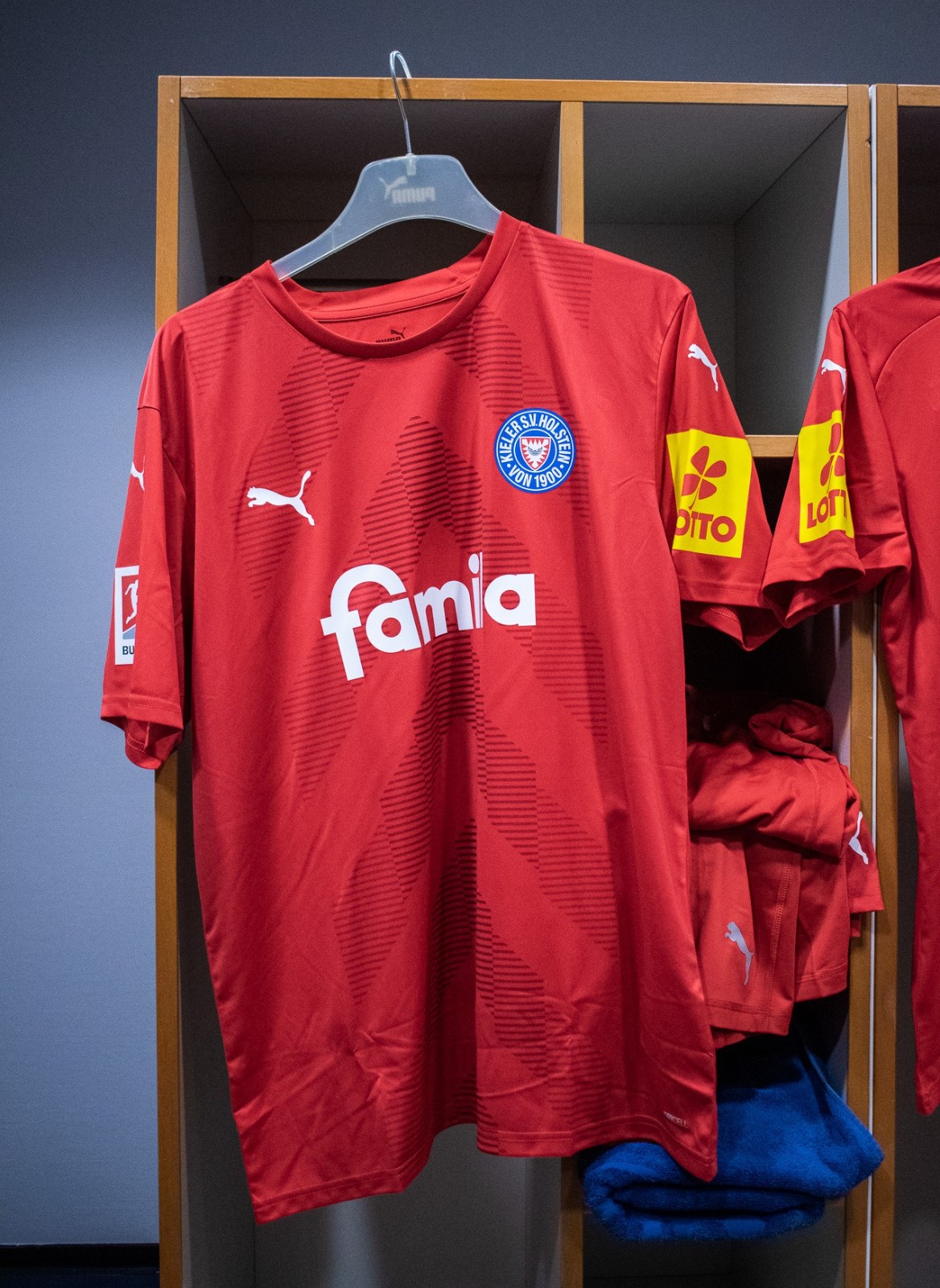 Holstein Kiel 2022-23 Third Kit