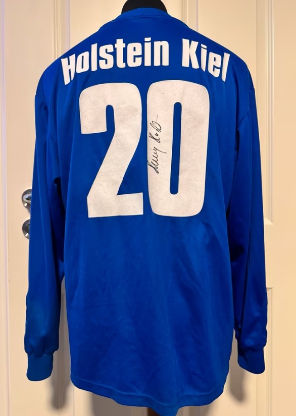 Holstein Kiel 2004-05 Home 2 Kit