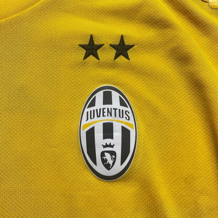 Juventus FC 2011-12 GK 1 Kit