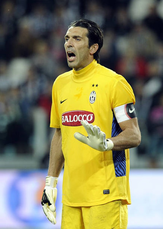 Juventus FC 2011-12 GK 1 V2 Kit