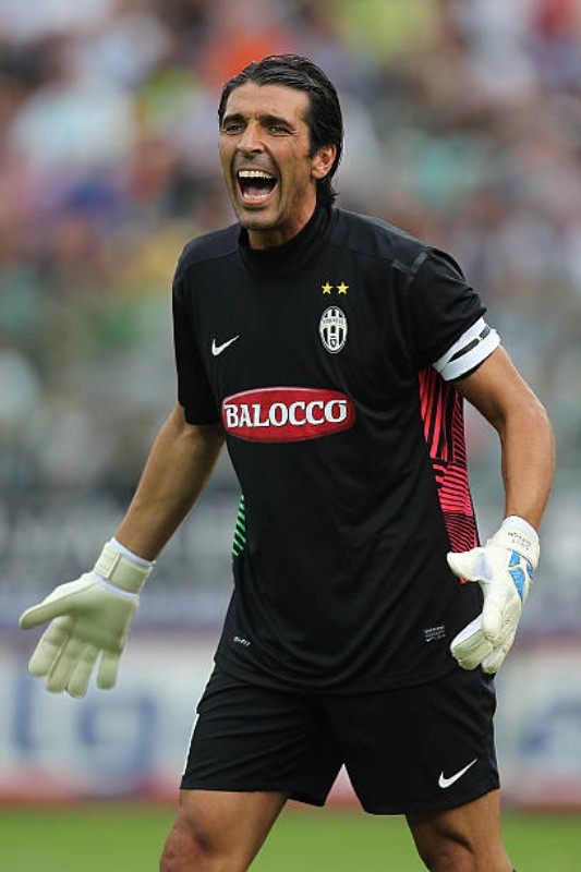 Juventus FC 2011-12 GK 2 V2 Kit