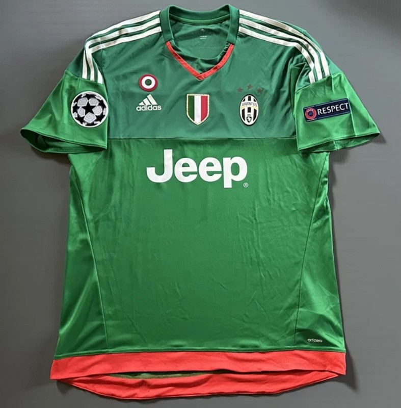 Juventus FC 2015-16 GK 4 Kit
