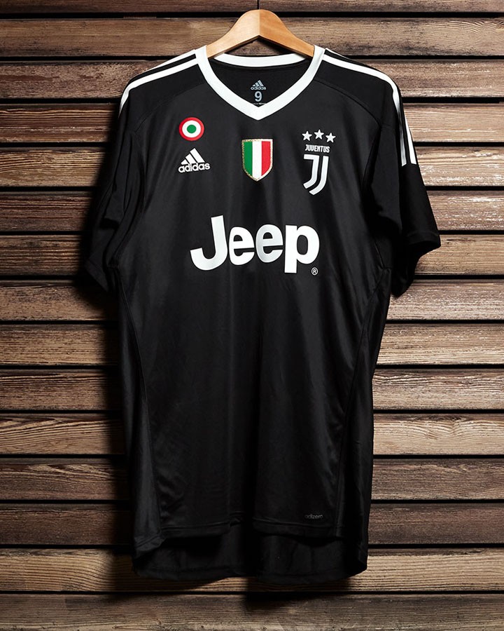 Juventus FC 2017-18 GK 2 Kit