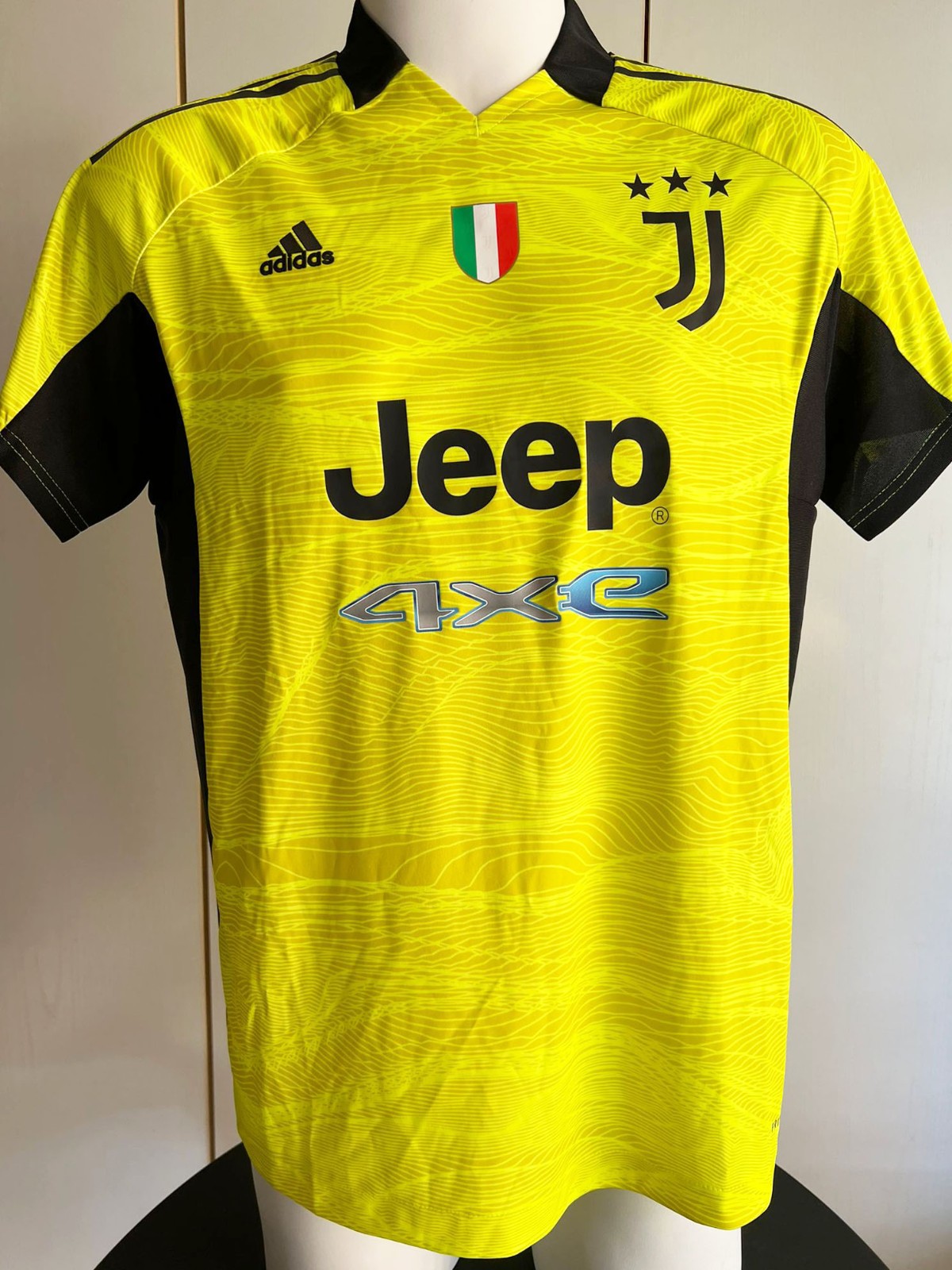 Juventus FC 2021-22 GK 2 Kit