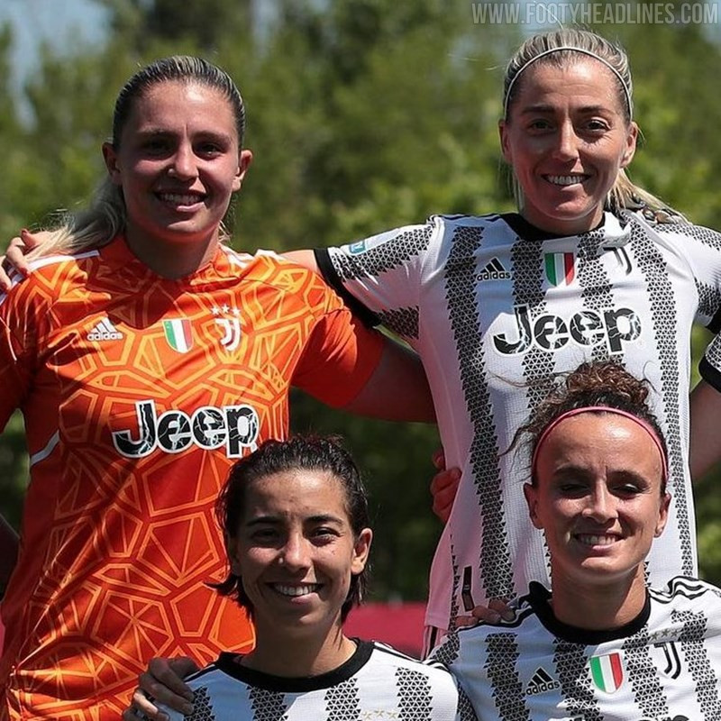 Juventus FC 2022-23 GK 2 Kit