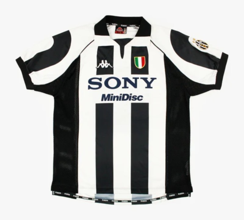 Juventus FC 1997-98 Home Kit