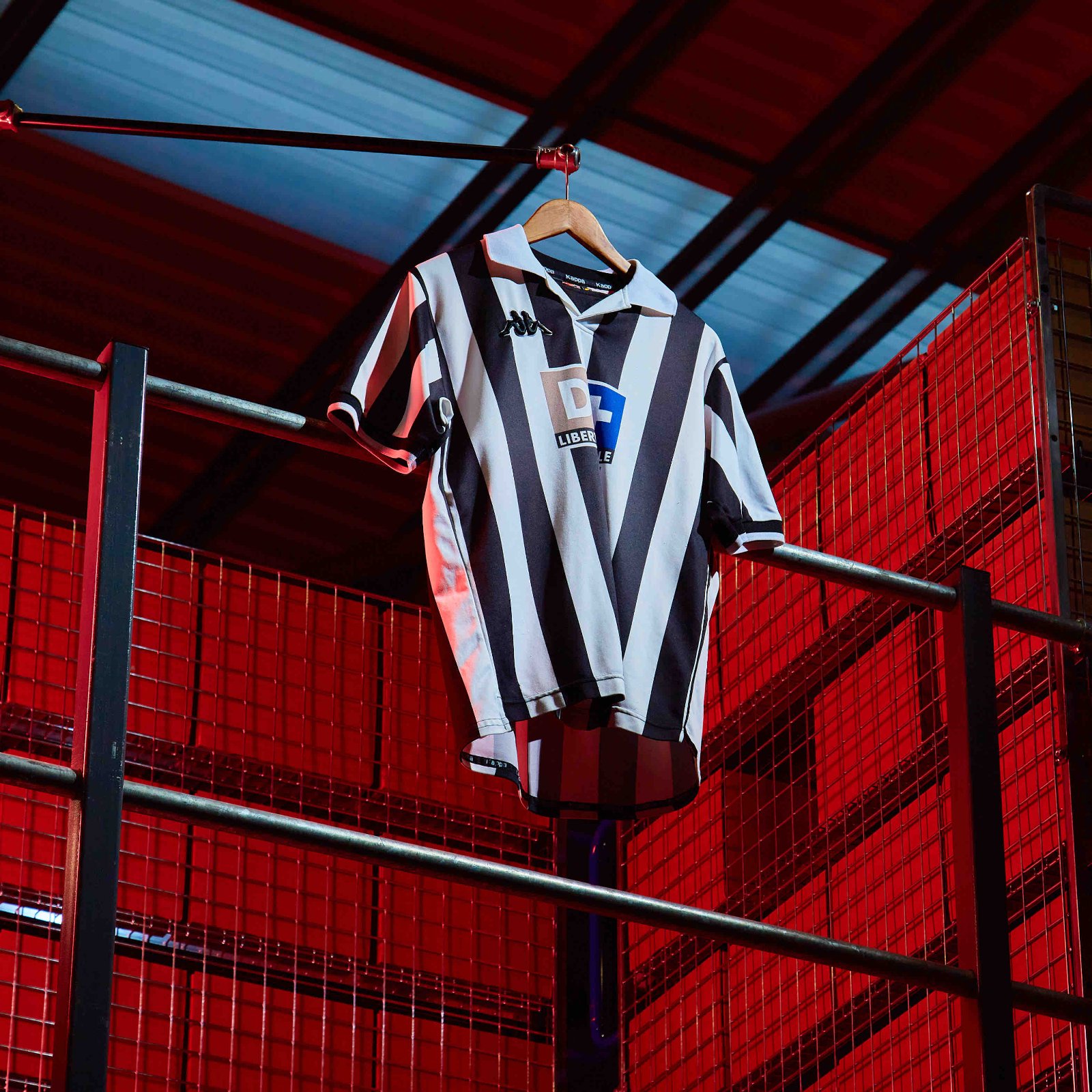 Juventus FC 1998-99 Home Kit