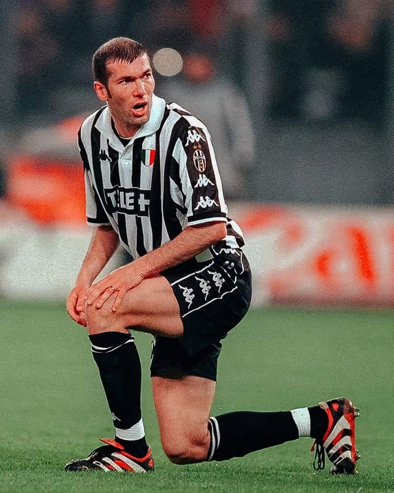 Juventus FC 1998-99 Champions League Home Kit