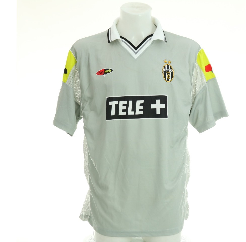 Juventus FC 2000-01 Away Kit