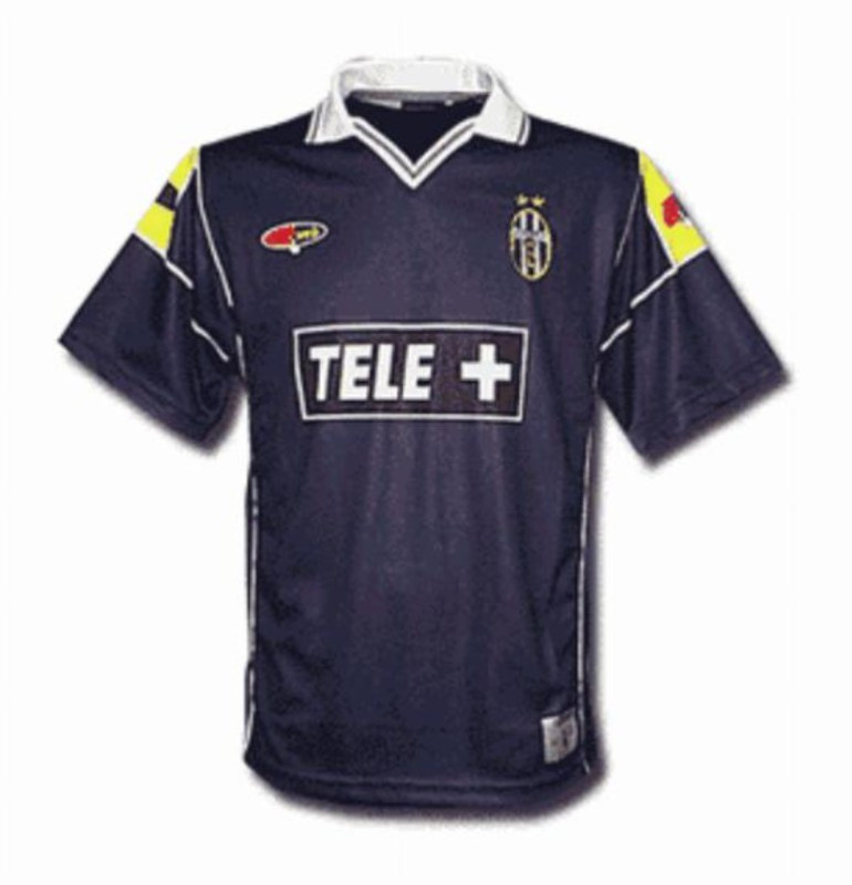 Juventus FC 2000-01 Third Kit