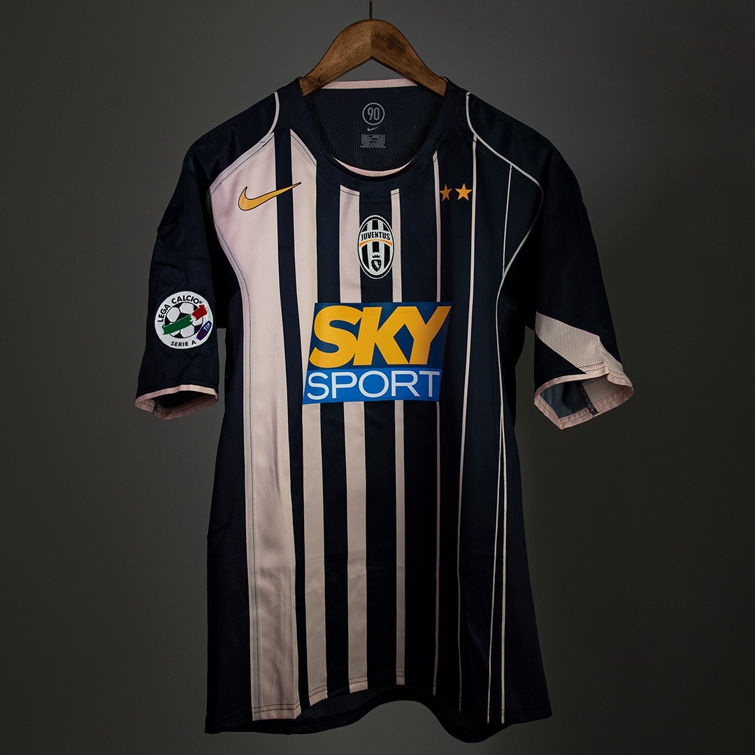 Juventus FC 2004-05 Away Kit