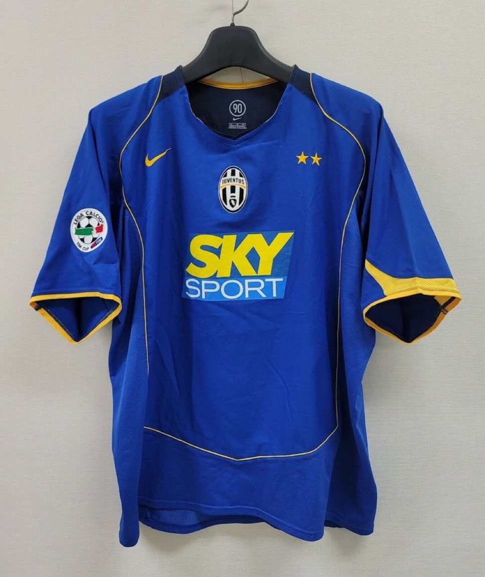 Juventus FC 2004-05 Third Kit