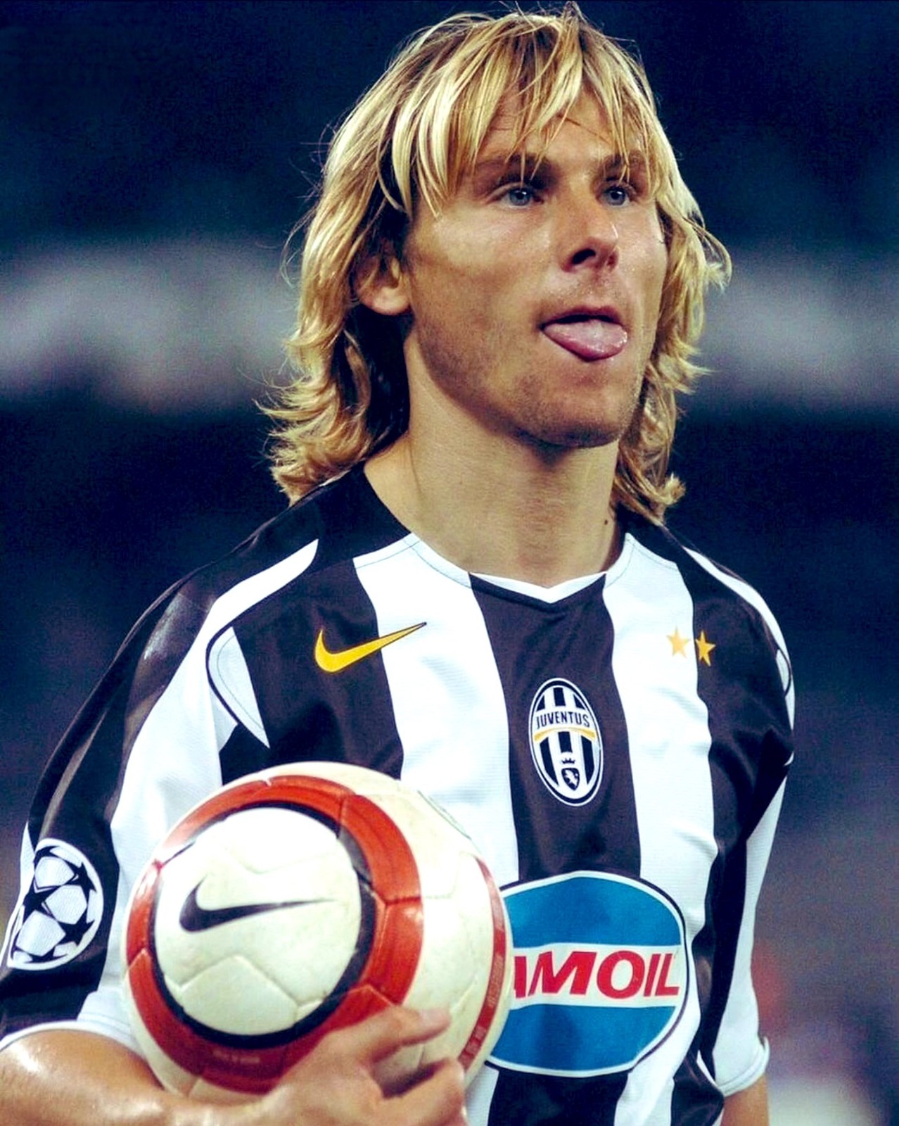 Juventus FC 2004-05 Champions League Home Kit