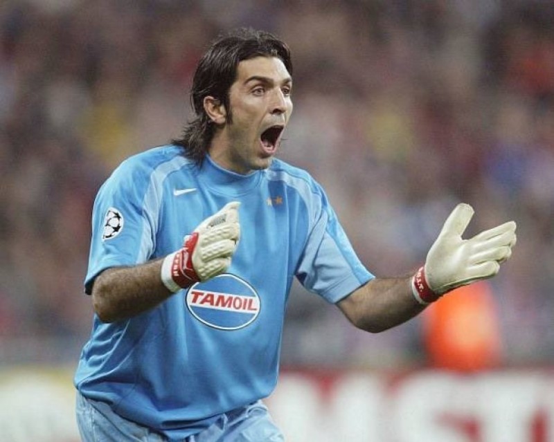 Juventus FC 2004-05 Champions League GK 2 Kit