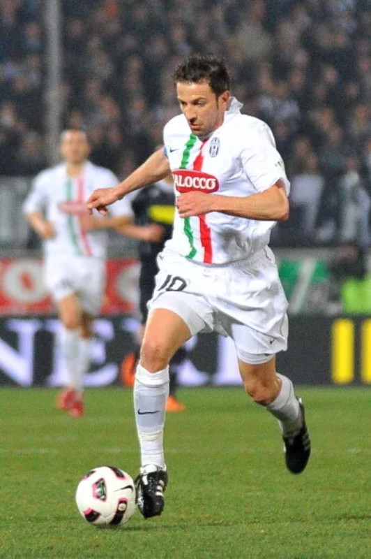 Juventus FC 2010-11 Away V2 Kit