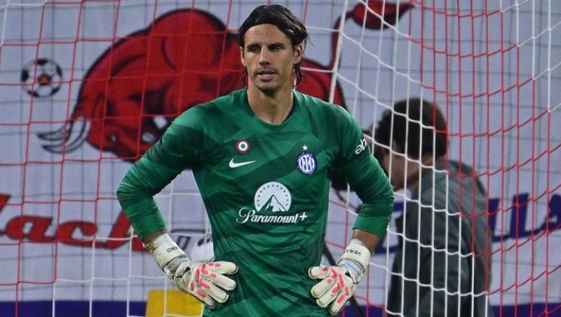 Inter Milan 2023-24 GK Home Kit