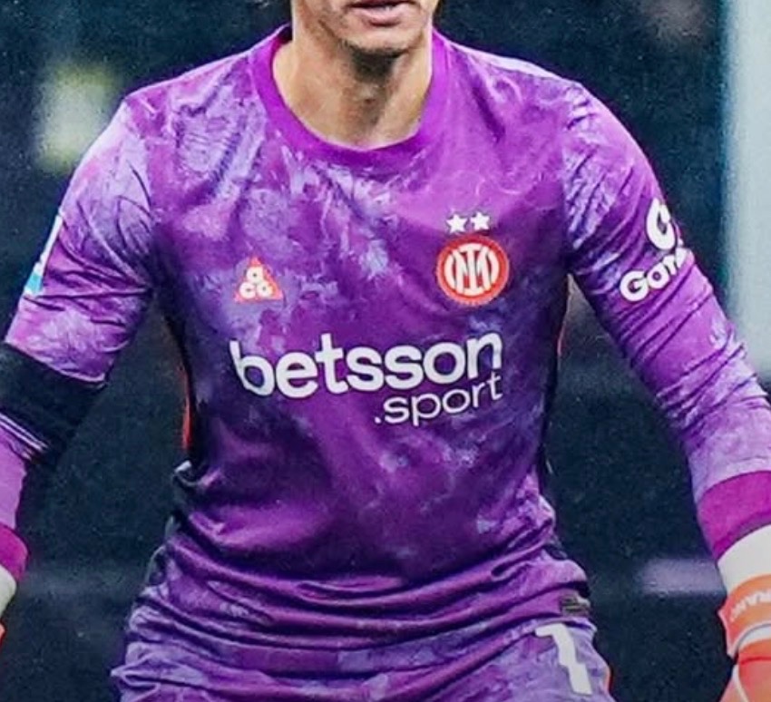 Inter Milan 2025-26 GK 9 Kit