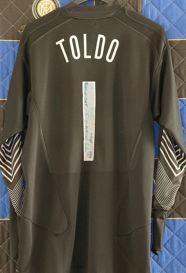 Inter Milan 2005-06 GK 2 Kit