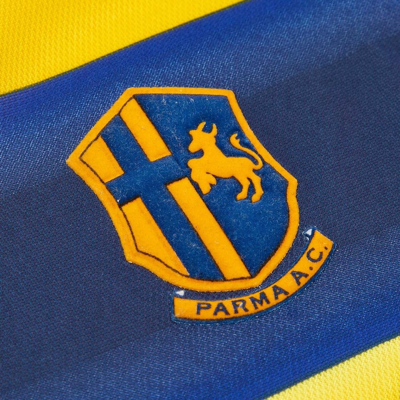 Parma Calcio 2000-01 Home V2 Kit