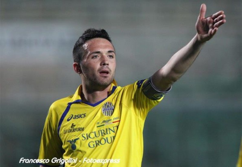 Hellas Verona 2011-12 Away V2 Kit