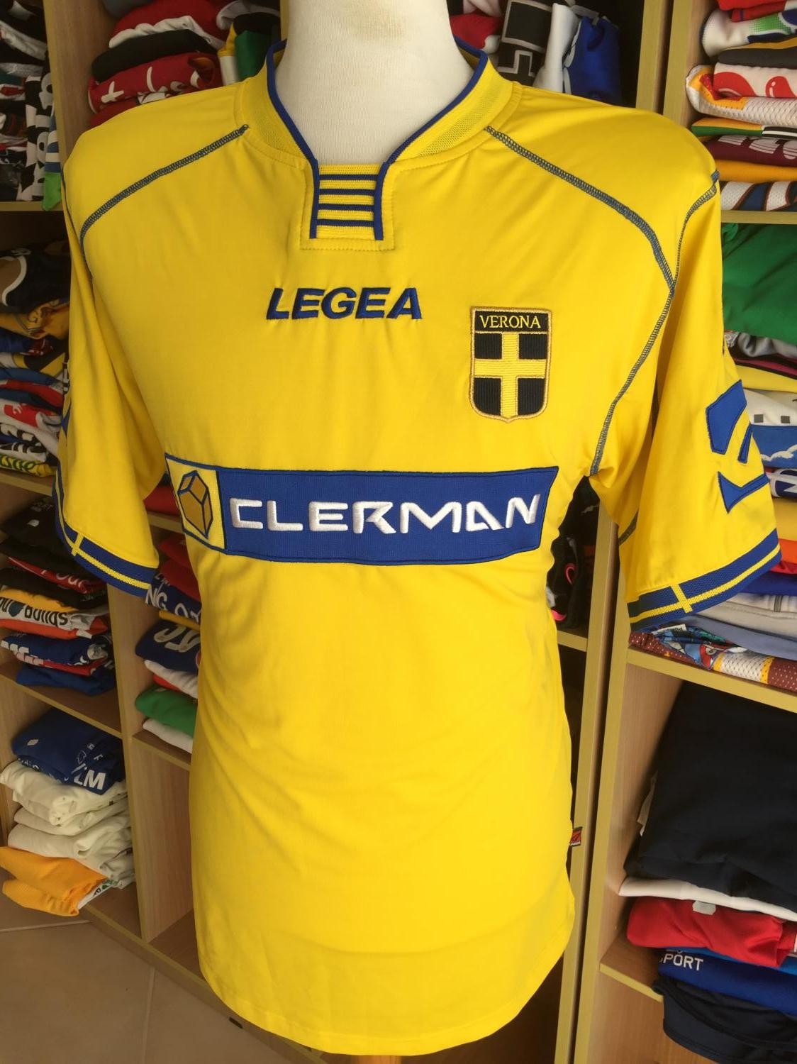 Hellas Verona 2004-05 Away Kit