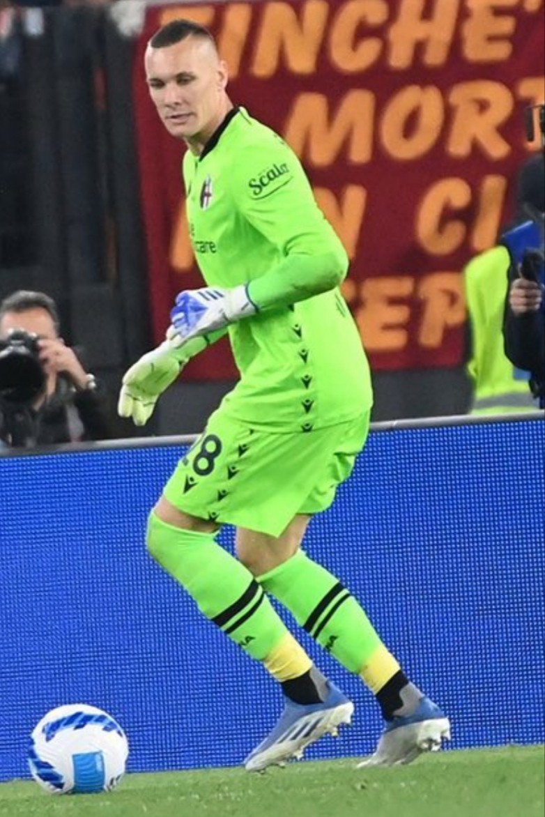 Bologna FC 2021-22 GK 1 Kit