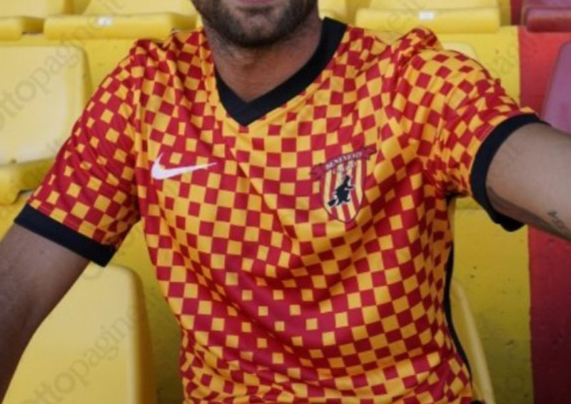 Benevento 2021-22 Home Kit