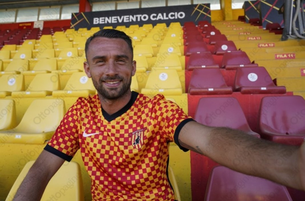 Benevento 2021-22 Home Kit